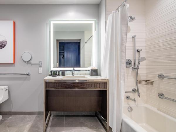 Hyatt Centric Las Olas Fort Lauderdale : photo 3 de la chambre king room with balcony and accessible tub