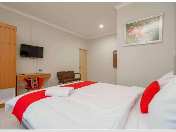 RedDoorz near JIEXPO Kemayoran 2 : photo 4 de la chambre chambre deluxe