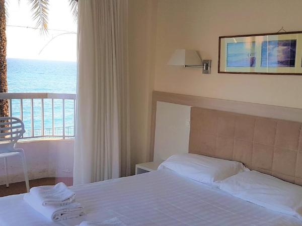 Hôtel Le Dauphin : photo 1 de la chambre chambre triple standard - vue sur mer