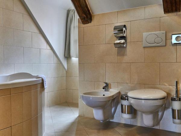 Three Golden Crowns Apartments : photo 10 de la chambre loft