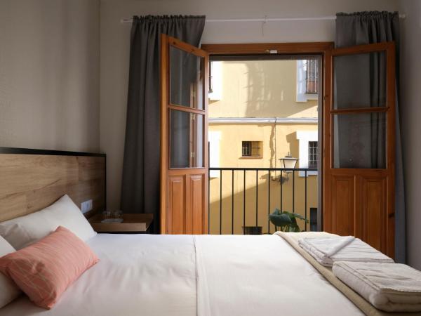 Sweet Sevilla Suites : photo 2 de la chambre chambre double deluxe avec balcon