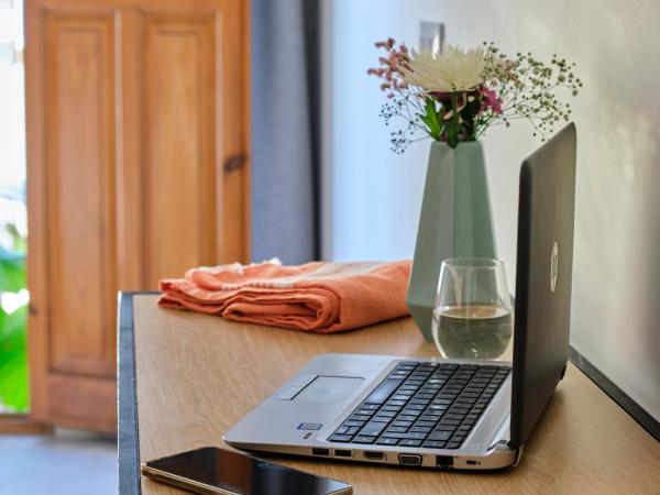 Sweet Sevilla Suites : photo 7 de la chambre chambre triple avec balcon