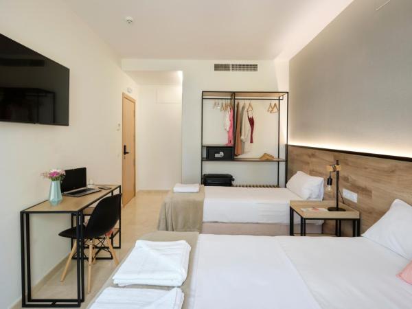 Sweet Sevilla Suites : photo 4 de la chambre chambre triple avec balcon
