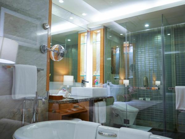 Crowne Plaza Today Gurugram, an IHG Hotel : photo 4 de la chambre chambre lit king-size standard avec accès au salon