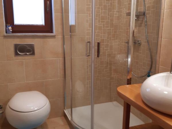 Guest House Stancija Kovacici : photo 7 de la chambre appartement - vue sur piscine