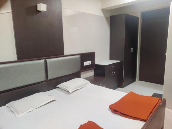 Hotel Sarada Nivas : photo 2 de la chambre chambre double deluxe