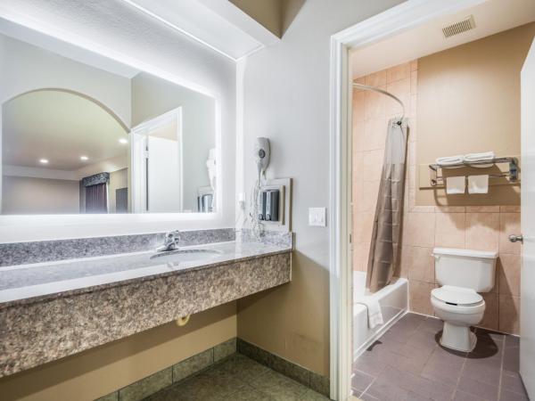 Scottish Inns & Suites IAH Airport-Beltway 8 : photo 2 de la chambre chambre lit king-size