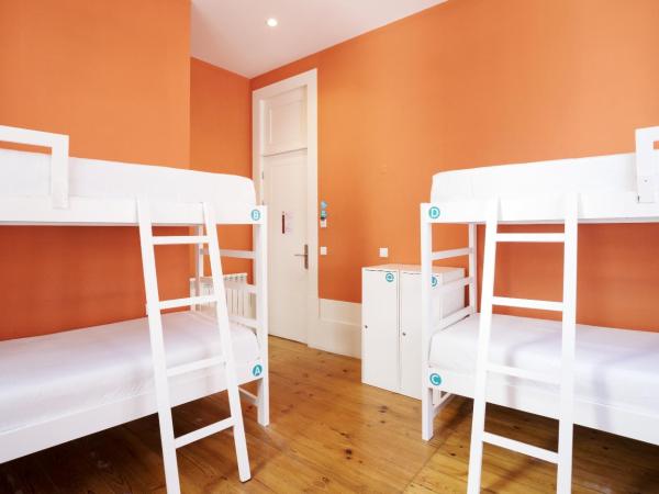 Best Guest Porto Hostel : photo 3 de la chambre chambre lits jumeaux avec salle de bains privative