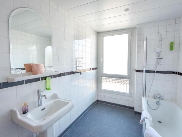 greet Marseille Centre Saint Charles : photo 8 de la chambre chambre familiale - 4 personnes