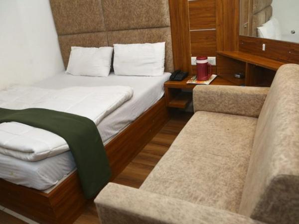 HOTEL KHUSHI PALACE : photo 2 de la chambre chambre double standard