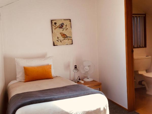 Cascades Lakefront Motel : photo 3 de la chambre hébergement familial (3 personnes)