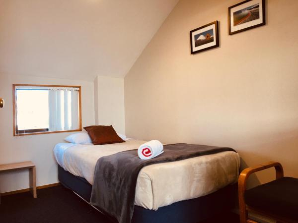 Cascades Lakefront Motel : photo 8 de la chambre grand hébergement familial (5 personnes)