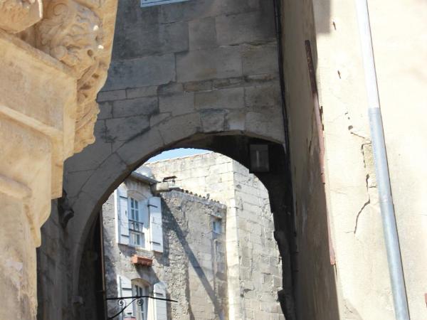 Mas de Valrugues Holifrance : photo 10 de la chambre appartement 1 chambre avec balcon ou terrasse