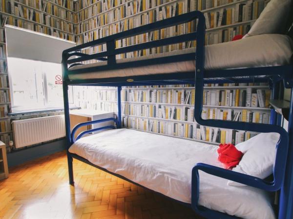 London Backpackers Youth Hostel 18 - 35 Years Old Only : photo 5 de la chambre chambre lits jumeaux