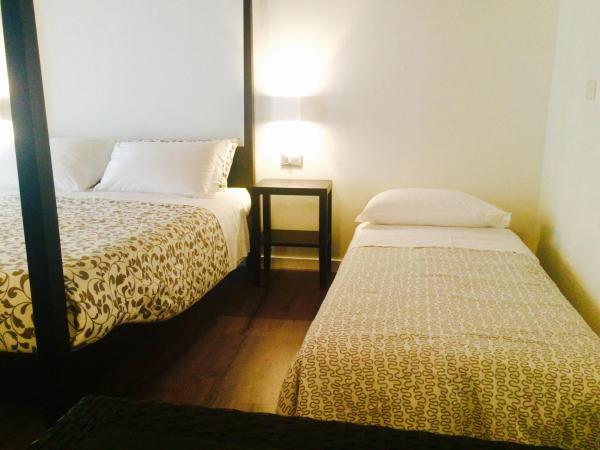 Moira Rooms : photo 4 de la chambre chambre triple avec salle de bains privative