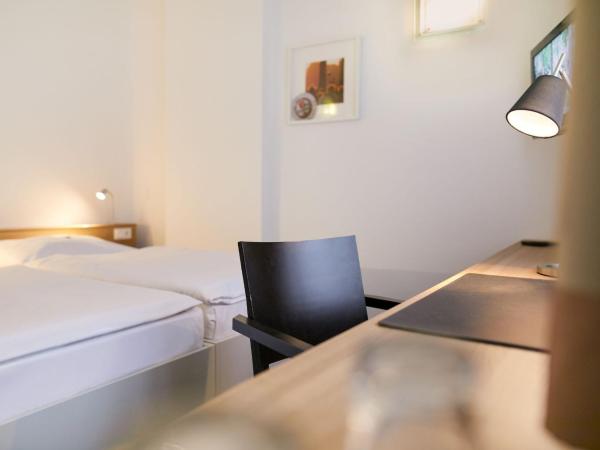 Townhouse Düsseldorf : photo 8 de la chambre chambre double avec kitchenette