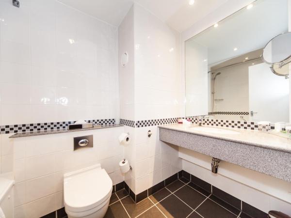 Crowne Plaza Leeds, an IHG Hotel : photo 5 de la chambre chambre lit queen-size standard - accessible aux personnes à mobilité réduite