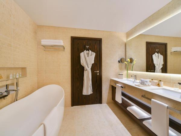 Sofitel Dubai The Obelisk : photo 2 de la chambre chambre lit king-size de luxe