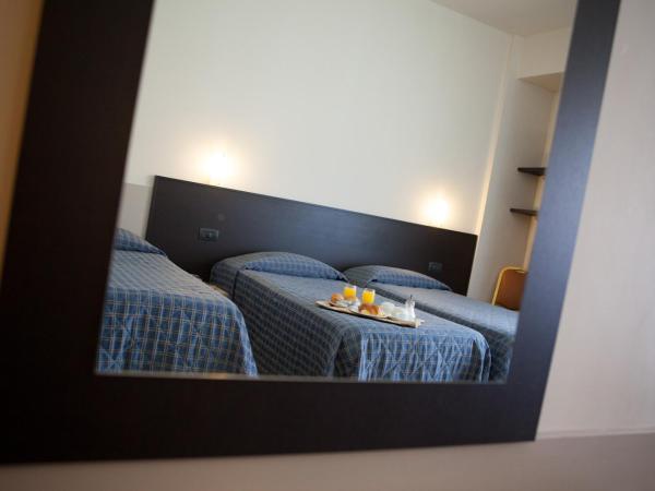 AUTO PARK Hotel : photo 7 de la chambre chambre triple