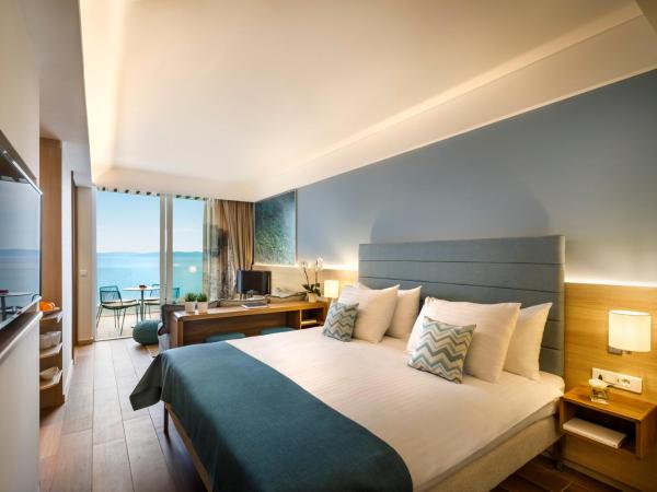 Girandella Valamar Collection Resort : photo 3 de la chambre suite for 2+2 seaview - maro suites