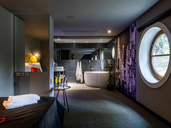 Botel Marina : photo 3 de la chambre chambre lit king-size supérieure