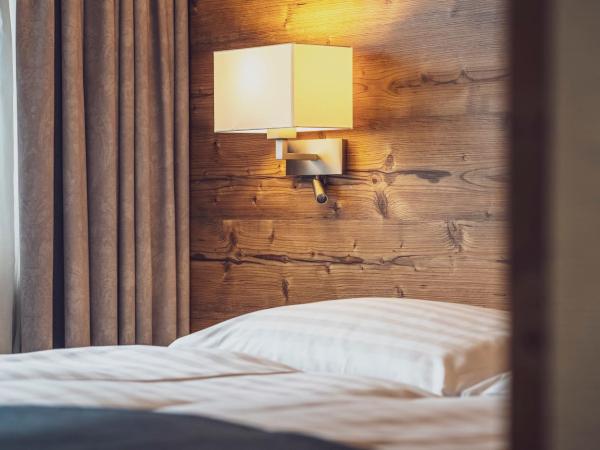 Hotel Strela by Mountain Hotels : photo 2 de la chambre chambre simple avec petit lit double.