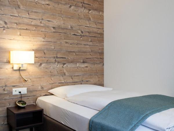 Hotel Strela by Mountain Hotels : photo 1 de la chambre chambre simple avec petit lit double.