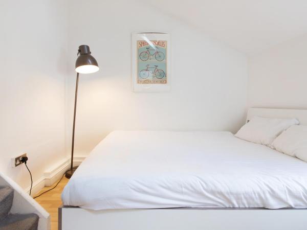 Tooting Broadway Studios & Rooms by DC London Rooms : photo 3 de la chambre chambre double avec salle de bains privative