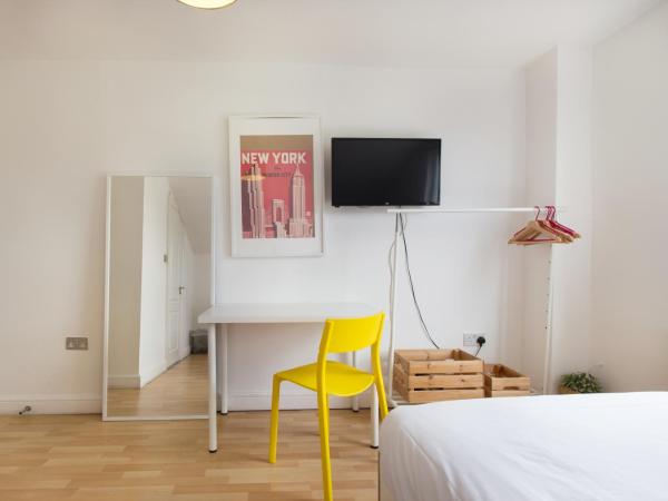 Tooting Broadway Studios & Rooms by DC London Rooms : photo 7 de la chambre chambre double avec salle de bains privative