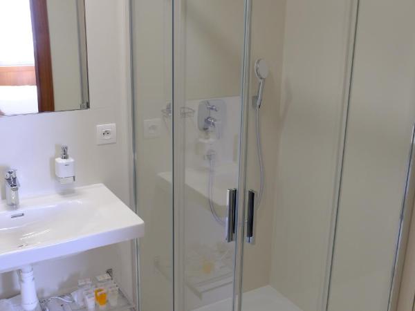 Hotel Continental : photo 5 de la chambre suite familiale