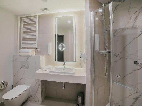 B&B HOTEL Warsaw East : photo 5 de la chambre chambre lits jumeaux supérieure