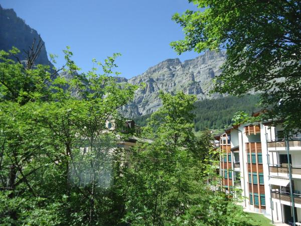 Hotel Quellenhof Leukerbad : photo 4 de la chambre chambre familiale