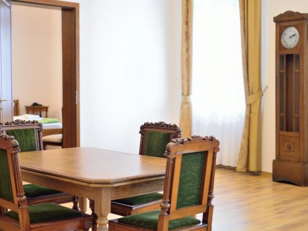 WenderEDU Business Center : photo 8 de la chambre chambre familiale avec vue sur rivière