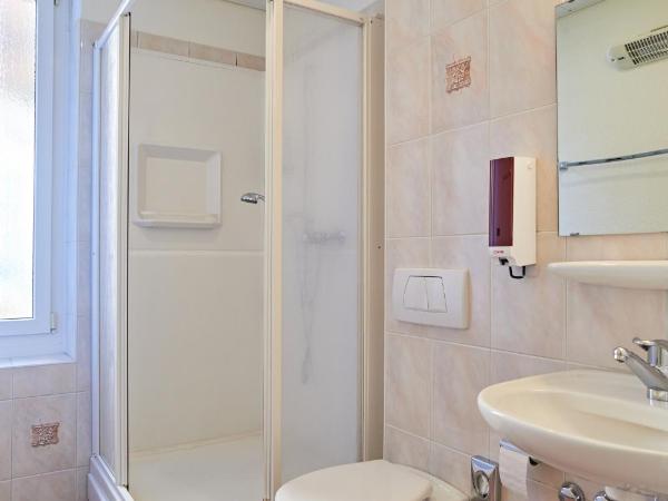 Saint Georges Hotel : photo 2 de la chambre chambre simple avec salle de bains commune