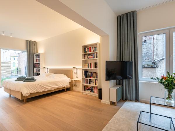 Gepetto's - Beautiful stay in the Historic centre of Ghent - : photo 6 de la chambre chambre double deluxe avec balcon