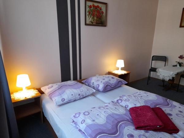 Green Hostel : photo 3 de la chambre chambre triple avec salle de bains commune