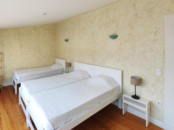 Best Guest Porto Hostel : photo 3 de la chambre chambre triple avec salle de bains commune