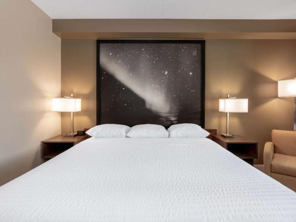 Super 8 by Wyndham Winnipeg West : photo 5 de la chambre chambre lit king-size affaires - non-fumeurs