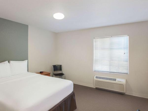 WoodSpring Suites Jacksonville Beach Blvd : photo 1 de la chambre chambre double standard - non-fumeurs