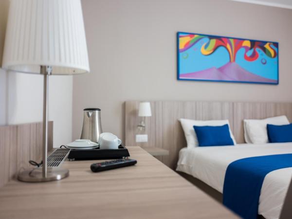 Art Suite nel Cuore di Napoli : photo 4 de la chambre chambre triple