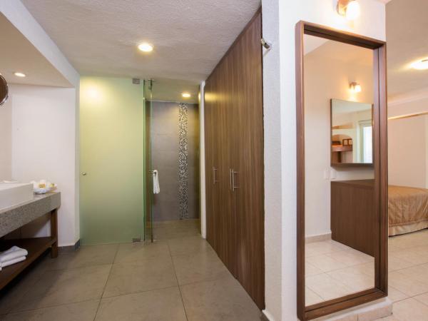 Crown Paradise Club All Inclusive : photo 2 de la chambre chambre familiale