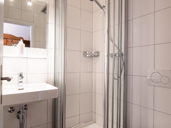 Weisses Rössli : photo 1 de la chambre chambre familiale avec salle de bains