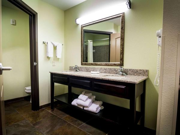 La Quinta by Wyndham Las Vegas Airport South : photo 3 de la chambre suite studio lit king-size avec canapé-lit et bain à remous - non-fumeurs