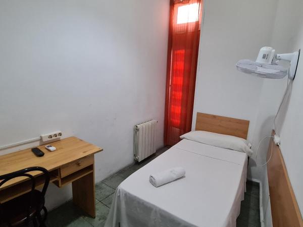 Pensión Berti Madrid : photo 5 de la chambre chambre simple avec salle de bains commune