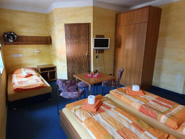 Alte Post zu Stetzsch : photo 3 de la chambre chambre triple avec salle de bains privative