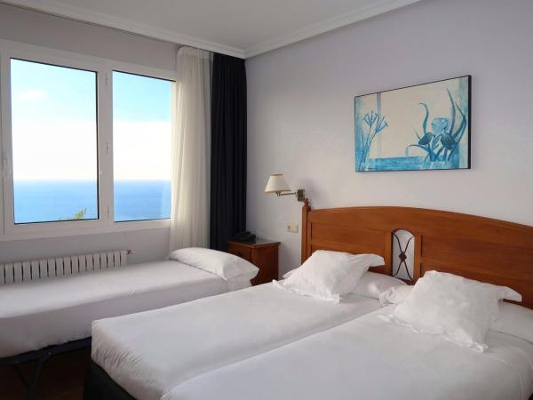 Hotel Gudamendi : photo 1 de la chambre chambre lits jumeaux avec lit d’appoint - 301