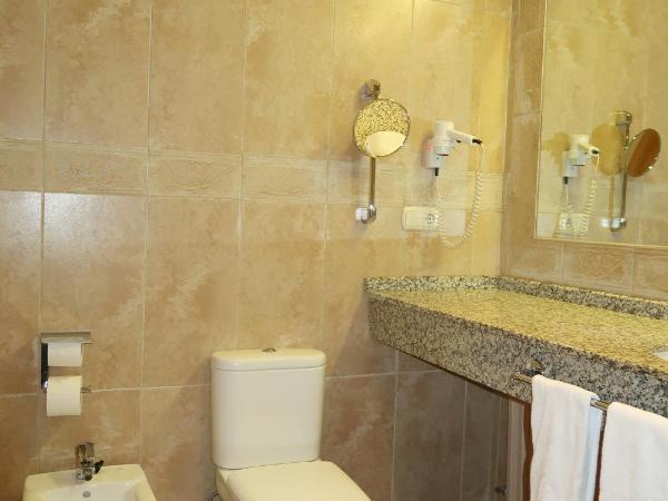 Hotel Gudamendi : photo 6 de la chambre chambre lits jumeaux avec lit d’appoint - 301