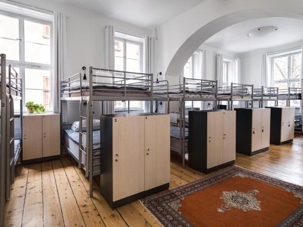 Castanea Old Town Hostel : photo 1 de la chambre lit dans dortoir mixte de 10 lits