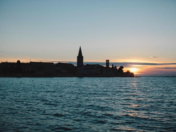 Hotel Flores : photo 5 de la chambre chambre double ou lits jumeaux avec balcon