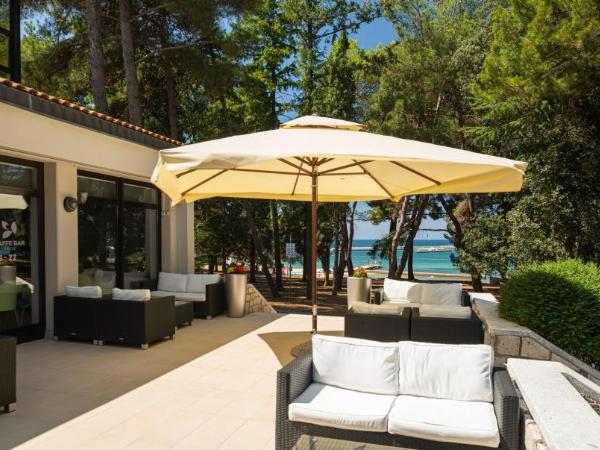 Hotel Flores : photo 6 de la chambre chambre double ou lits jumeaux avec balcon